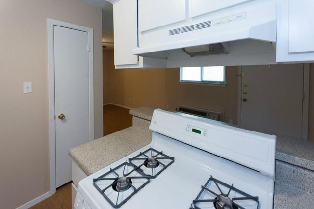400 W 34th ST 206, Austin, TX 78705