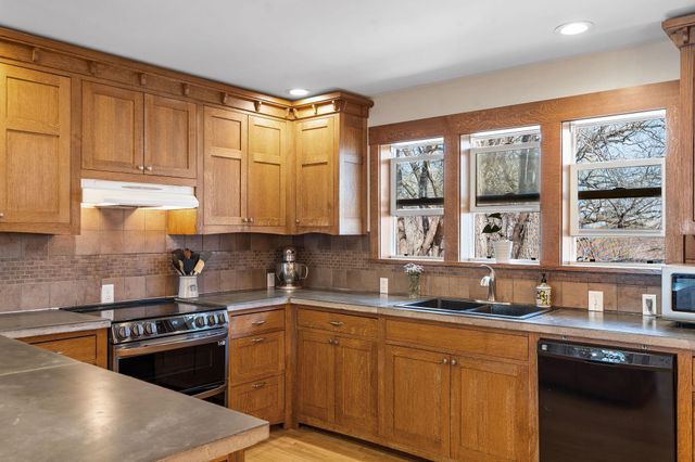 1812 Oakview Lane N, Plymouth, MN 55441