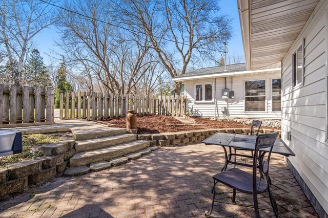 1812 Oakview Lane N, Plymouth, MN 55441