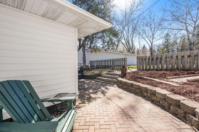 1812 Oakview Lane N, Plymouth, MN 55441
