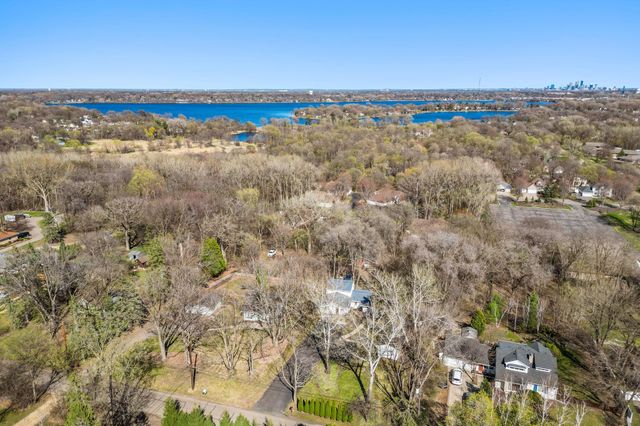 1812 Oakview Lane N, Plymouth, MN 55441