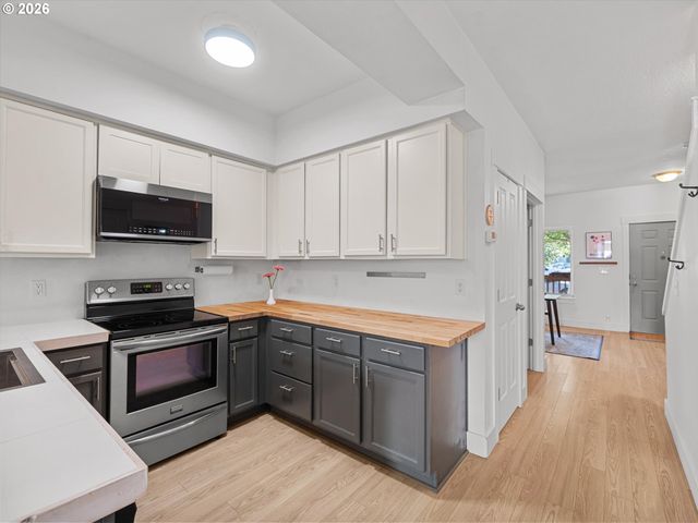 7627 N NEWMAN Ave, Portland, OR 97203