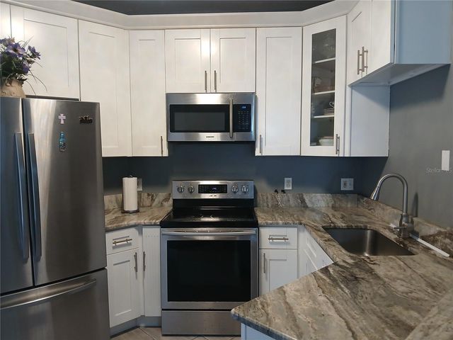 18078 VILLA CREEK DRIVE 18078, Tampa, FL 33647