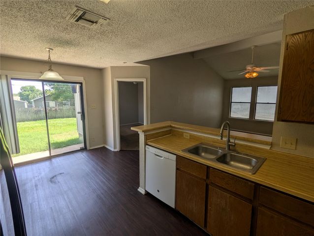 1204 Greenbriar LOOP, Round Rock, TX 78664