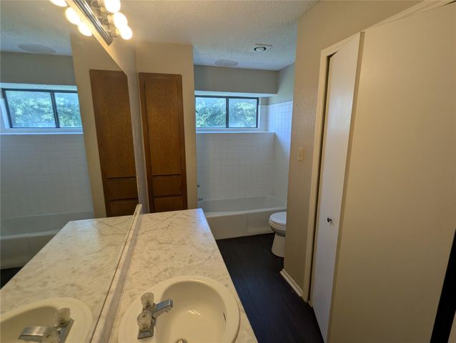 1204 Greenbriar LOOP, Round Rock, TX 78664