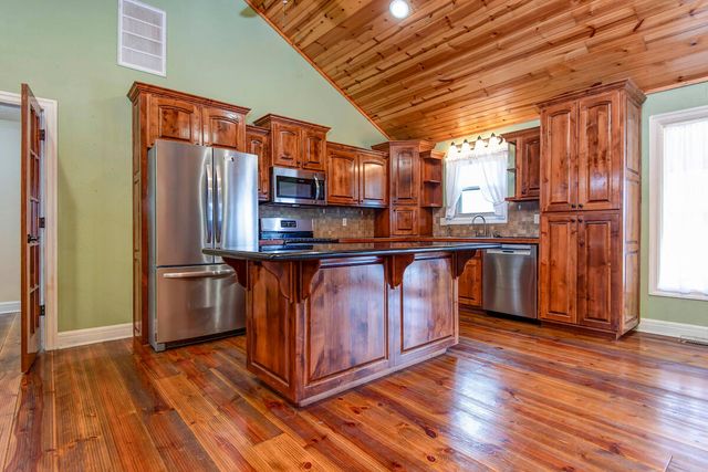 1443 Woodland Road, Marshfield, MO 65706