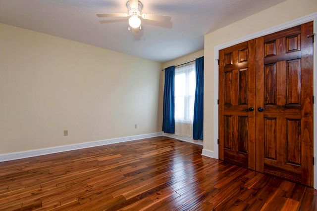 1443 Woodland Road, Marshfield, MO 65706