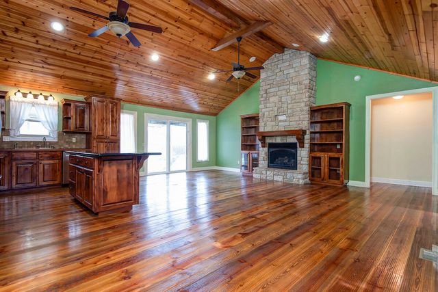 1443 Woodland Road, Marshfield, MO 65706