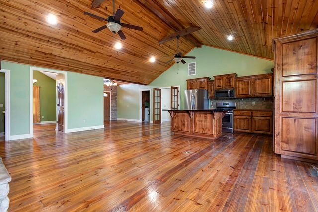 1443 Woodland Road, Marshfield, MO 65706