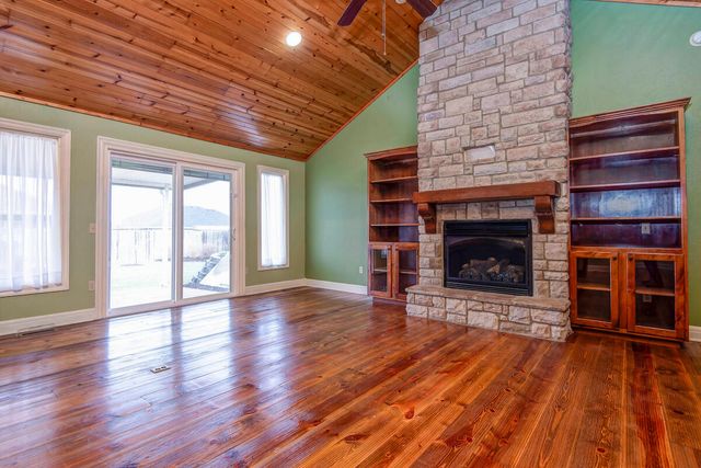 1443 Woodland Road, Marshfield, MO 65706