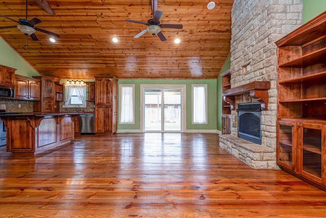 1443 Woodland Road, Marshfield, MO 65706