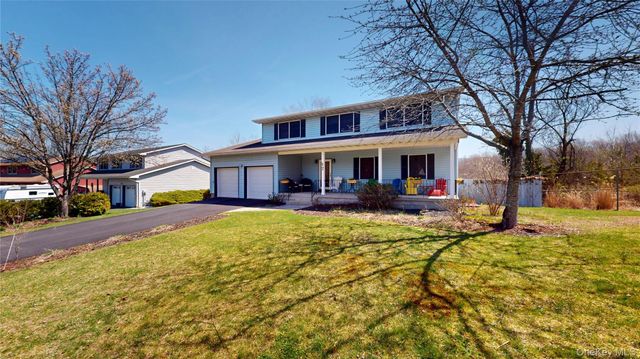17 Shaker Court, New Windsor, NY 12553