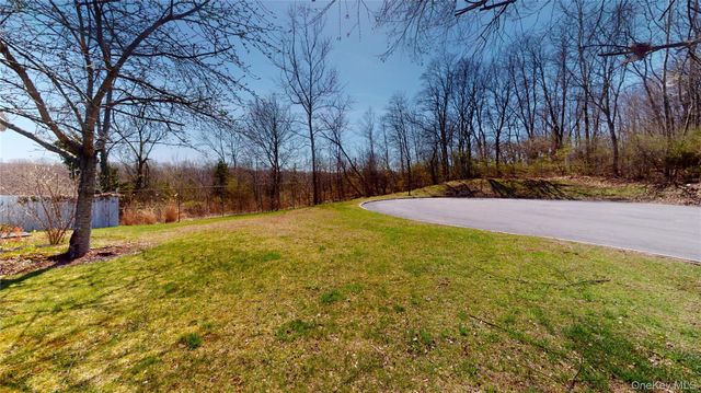 17 Shaker Court, New Windsor, NY 12553