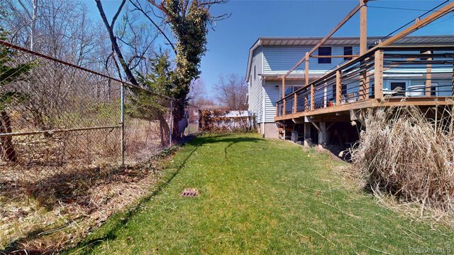 17 Shaker Court, New Windsor, NY 12553