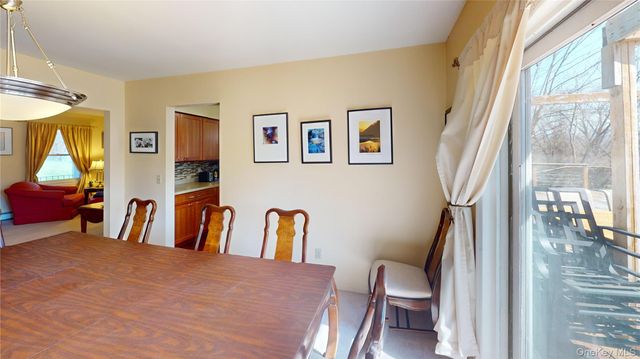 17 Shaker Court, New Windsor, NY 12553