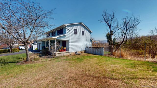 17 Shaker Court, New Windsor, NY 12553