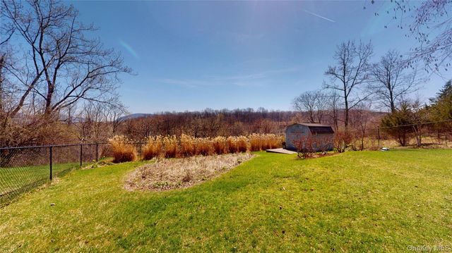 17 Shaker Court, New Windsor, NY 12553