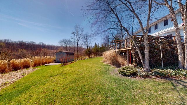 17 Shaker Court, New Windsor, NY 12553
