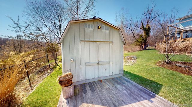 17 Shaker Court, New Windsor, NY 12553