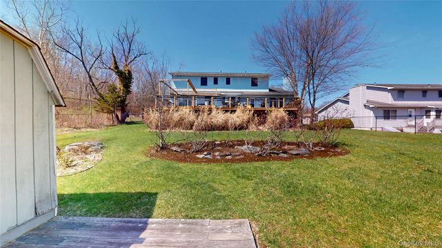 17 Shaker Court, New Windsor, NY 12553
