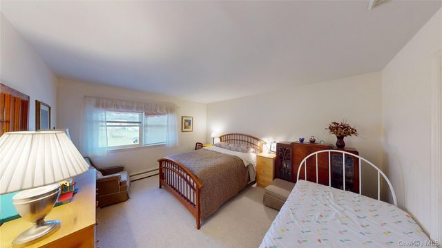 17 Shaker Court, New Windsor, NY 12553