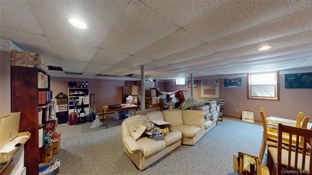 17 Shaker Court, New Windsor, NY 12553