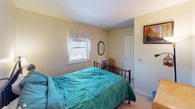 17 Shaker Court, New Windsor, NY 12553