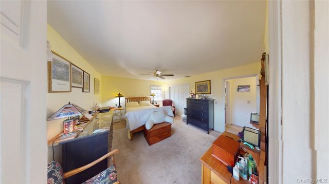 17 Shaker Court, New Windsor, NY 12553