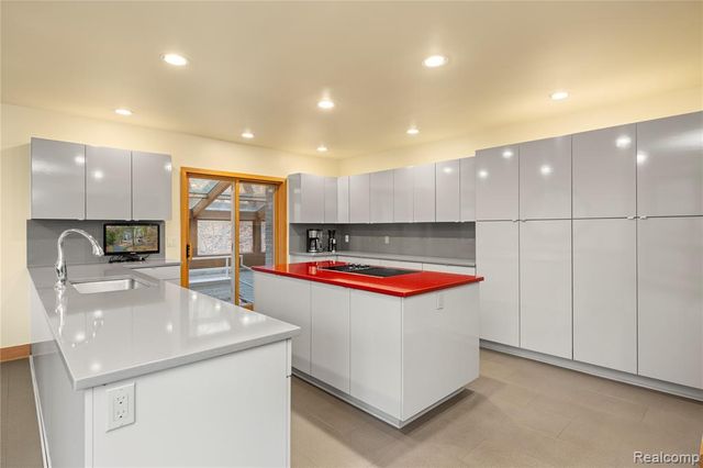 1178 Copperwood Drive, Bloomfield Hills, MI 48302