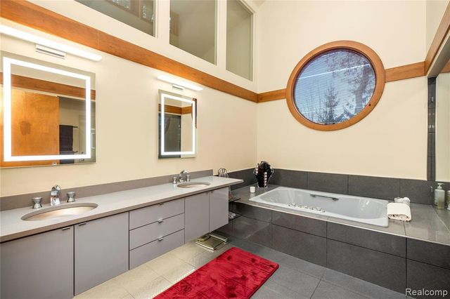 1178 Copperwood Drive, Bloomfield Hills, MI 48302