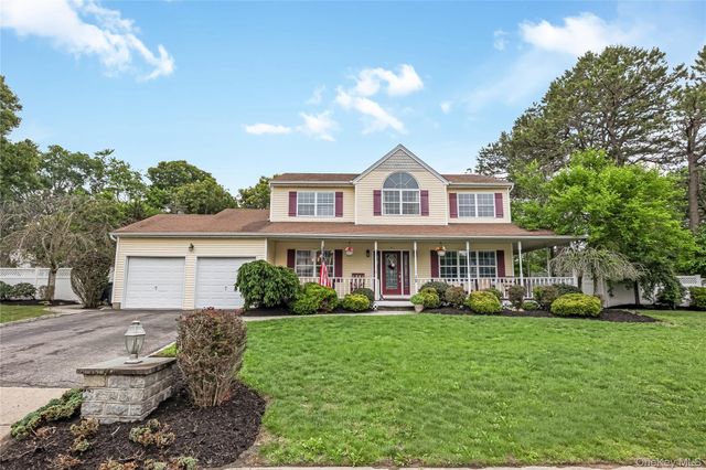 10 John Street, Selden, NY 11784