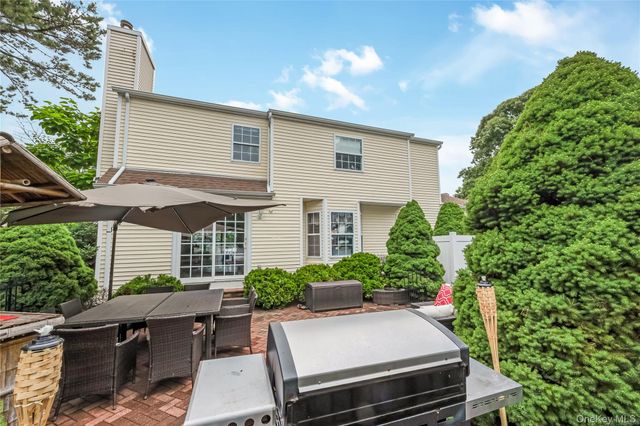 10 John Street, Selden, NY 11784