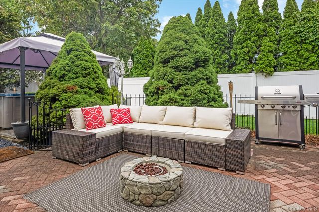 10 John Street, Selden, NY 11784