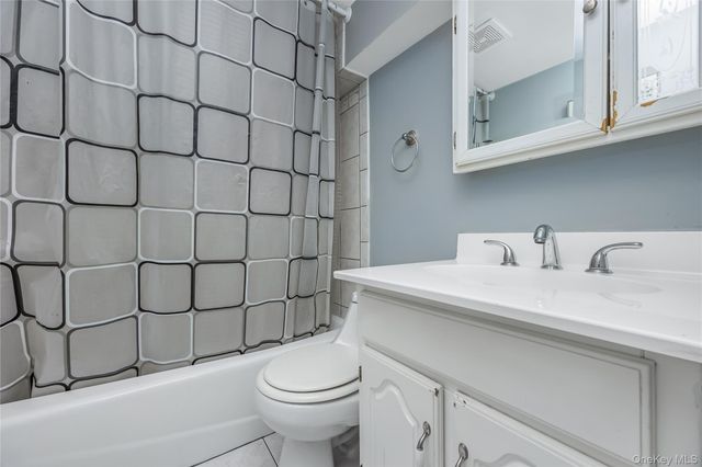 10 John Street, Selden, NY 11784