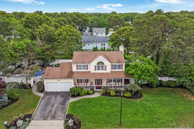 10 John Street, Selden, NY 11784