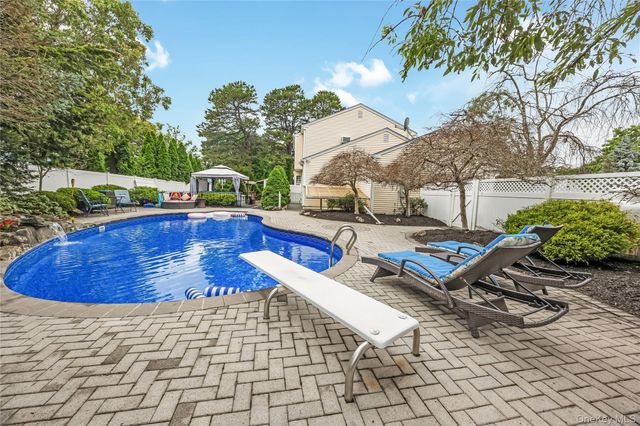 10 John Street, Selden, NY 11784