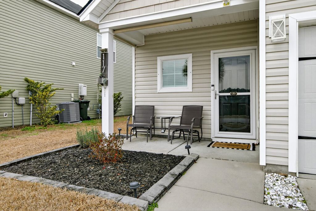 Image 4 of property listing at 117 Sequoia Lane, Goose Creek, SC 29445