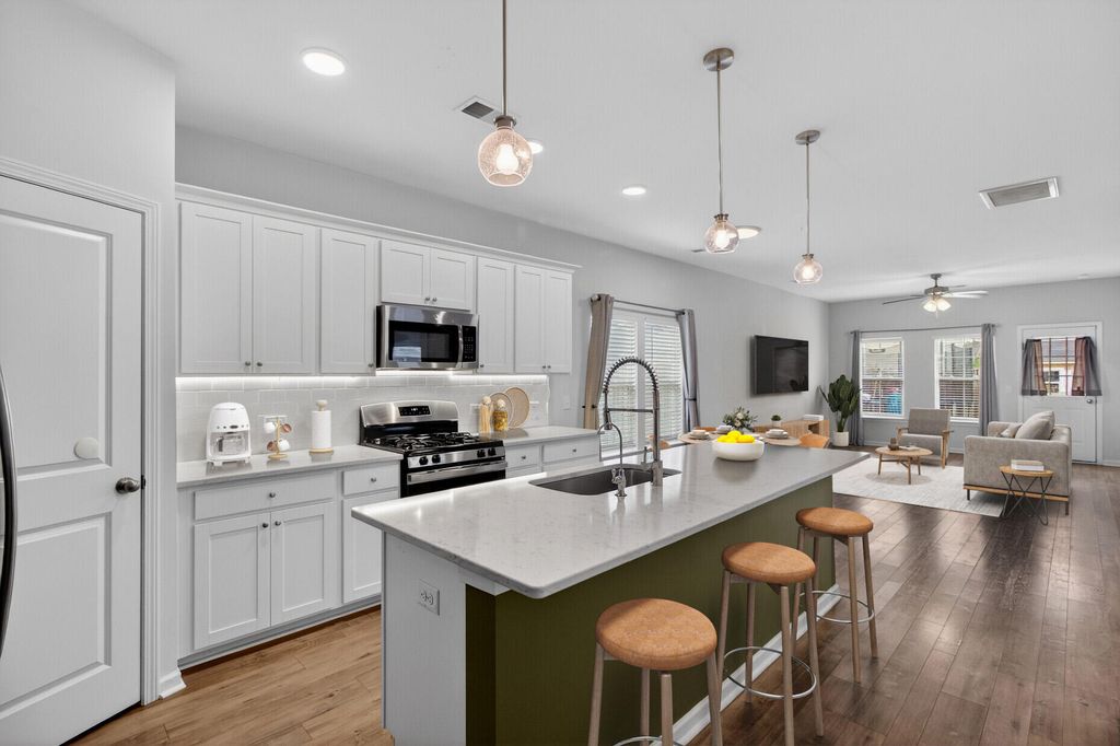 Image 7 of property listing at 117 Sequoia Lane, Goose Creek, SC 29445