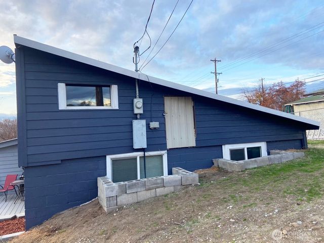 522 Locust Street, Omak, WA 98841