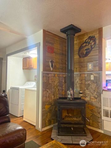 522 Locust Street, Omak, WA 98841