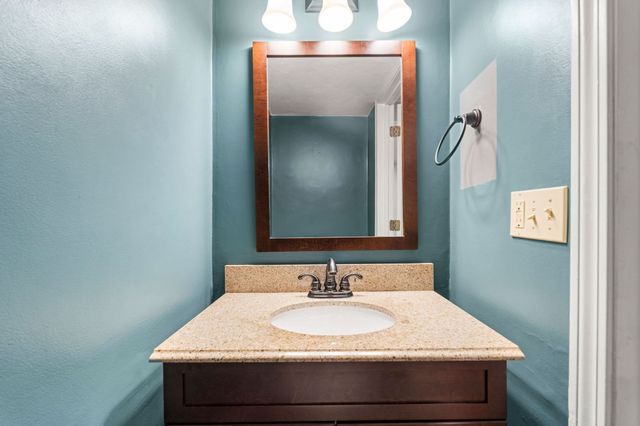 111 Brigham St 19A, Hudson, MA 01749