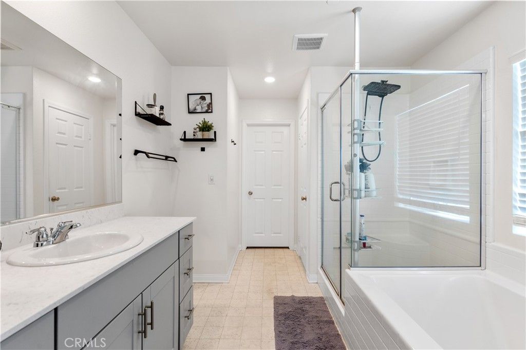 Image 14 of property listing at 44539 Freer Way, Lancaster, CA 93536
