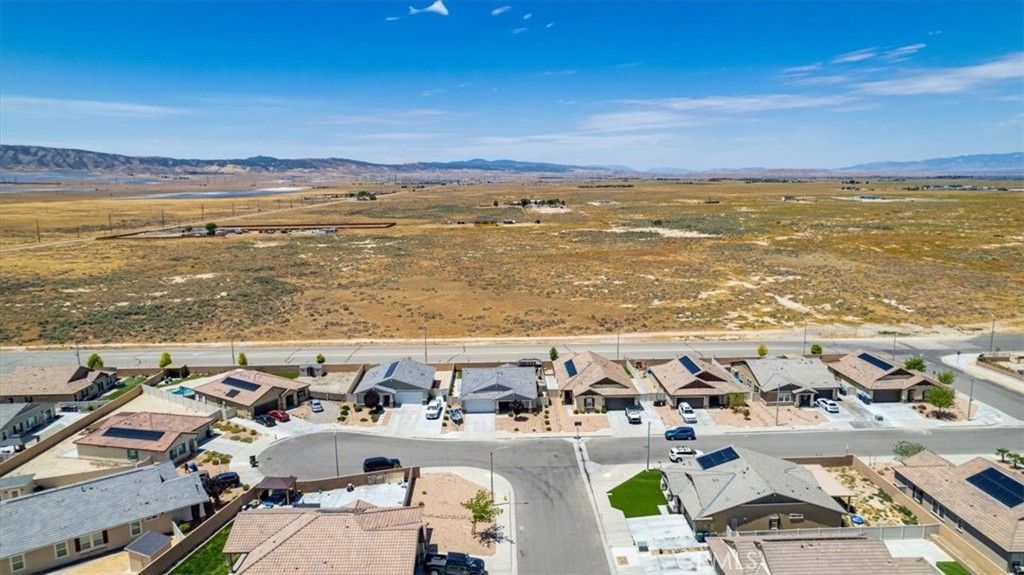 Image 26 of property listing at 44539 Freer Way, Lancaster, CA 93536