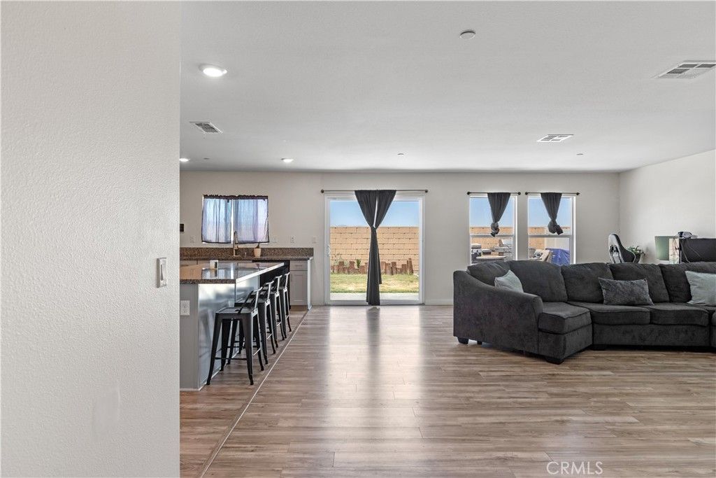 Image 3 of property listing at 44539 Freer Way, Lancaster, CA 93536