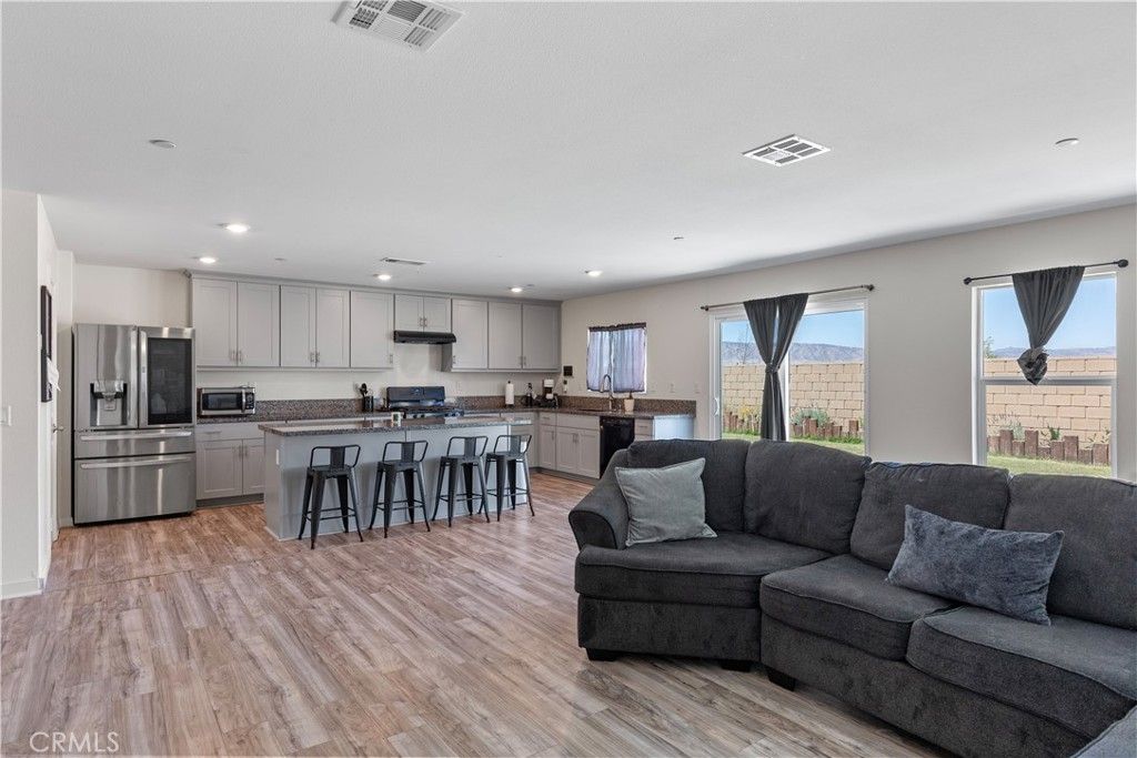 Image 4 of property listing at 44539 Freer Way, Lancaster, CA 93536