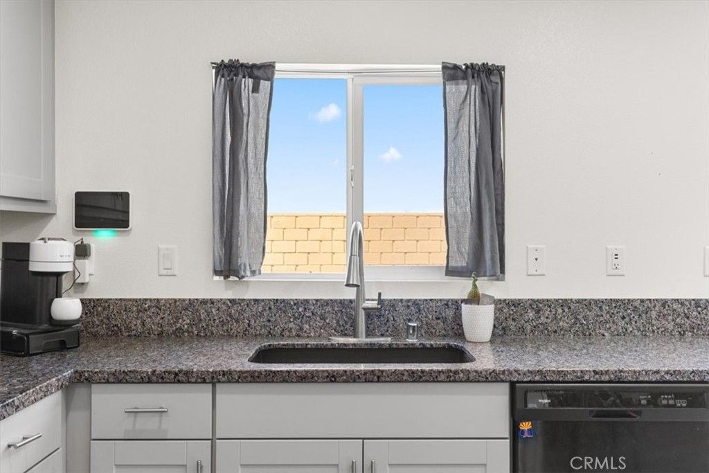 Image 6 of property listing at 44539 Freer Way, Lancaster, CA 93536