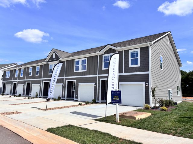 210 Darlington Drive, Dickson, TN 37055