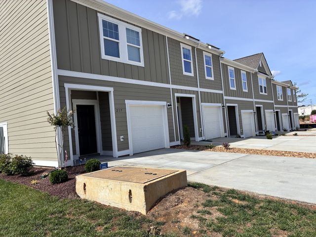 210 Darlington Drive, Dickson, TN 37055