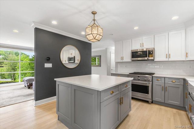 17 Tewkesbury Road, Scarsdale, NY 10583