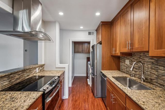 3314 Brittan Avenue 1, San Carlos, CA 94070